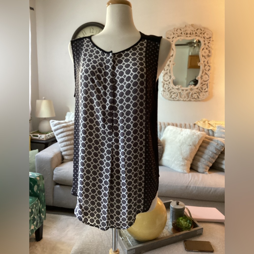 LOFT sleeveless geometric blouse , solid side panels and hidden buttons size L